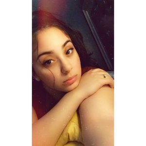 Meet your Posher, Camila